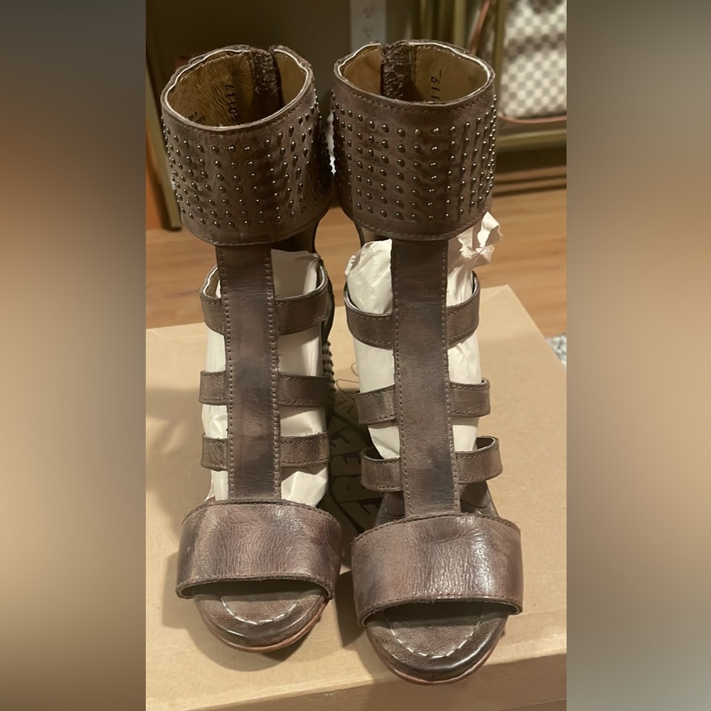 FREE BIRDS SANDALS